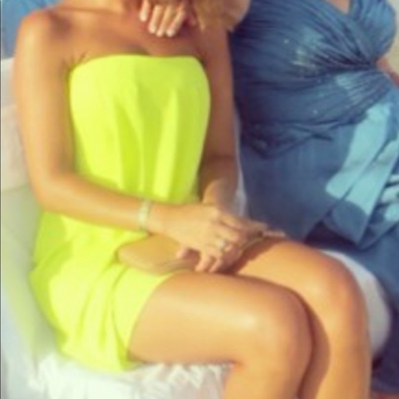 Beautiful BCBG Harriet strapless dress SIZE 0 - Picture 4 of 4